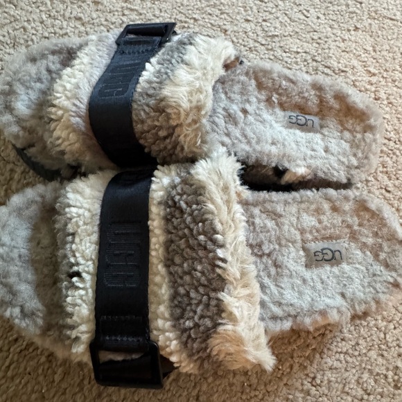 UGG Fuzzy Gray and Black Slides - Picture 2 of 4